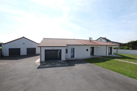   MARINGUES maison 151 m2 avec 3 garages Maison - 6 pi�ce(s) - 151 m�