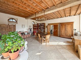  Propri�t�/ch�teau � vendre 11 pi�ces 332 m�