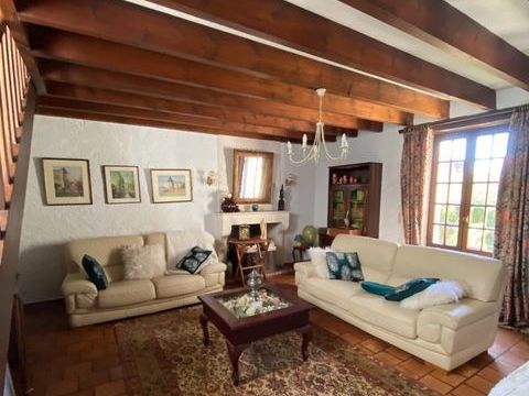   Pranzac. Maison 200 m� avec granges et jardin Maison - 10 pi�ce(s) - 200 m�