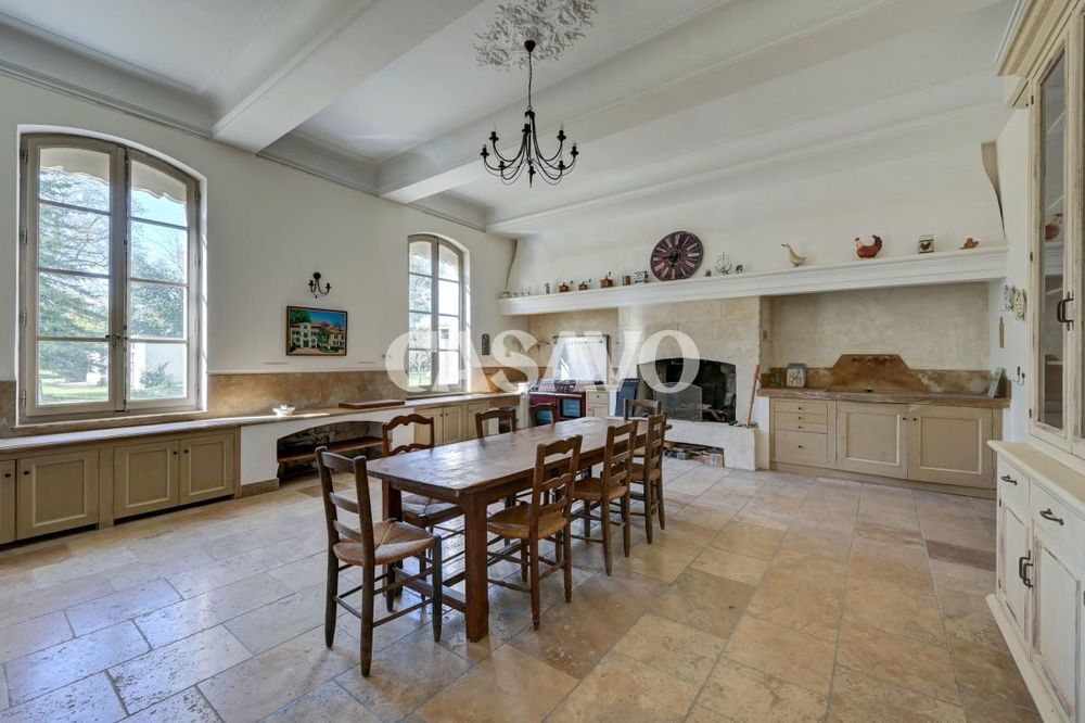 � vendre  Propri�t�/ch�teau Arles (13200)