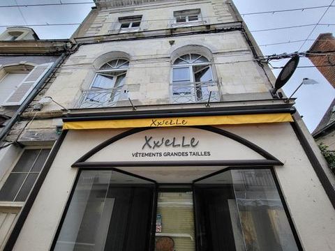 SABLE SUR SARTHE - IMMEUBLE MIXTE, COMMERCE et 4 LOGEMENTS 225000 72300 Sable sur sarthe