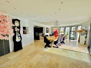  Propri�t�/ch�teau � vendre 10 pi�ces 301 m�