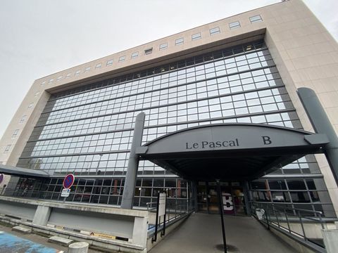 Bureaux r&eacute;cents, fonctionnels situ&eacute;s au pied du m&eacute;tro l.8 4769 94000 Creteil
