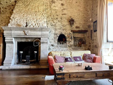   Appartement exceptionnel de 148 m� dans ch�teau m�di�val du XII�me si�cle Propri�t�/ch�teau - 8 pi�ce(s) - 148 m�