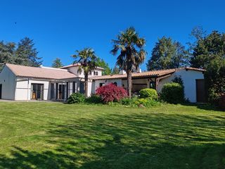  Propri�t�/ch�teau � vendre 12 pi�ces 334 m�