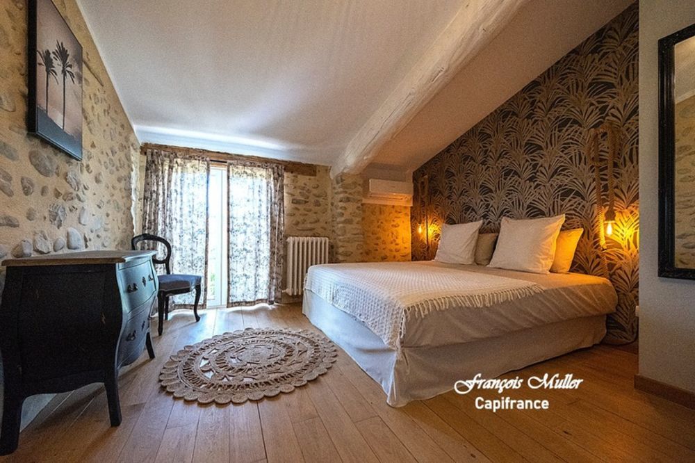 � vendre  Propri�t�/ch�teau Les M�es (04190)