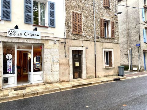 Commerce de 40m2 avec terrasse 50000 83340 Flassans sur issole