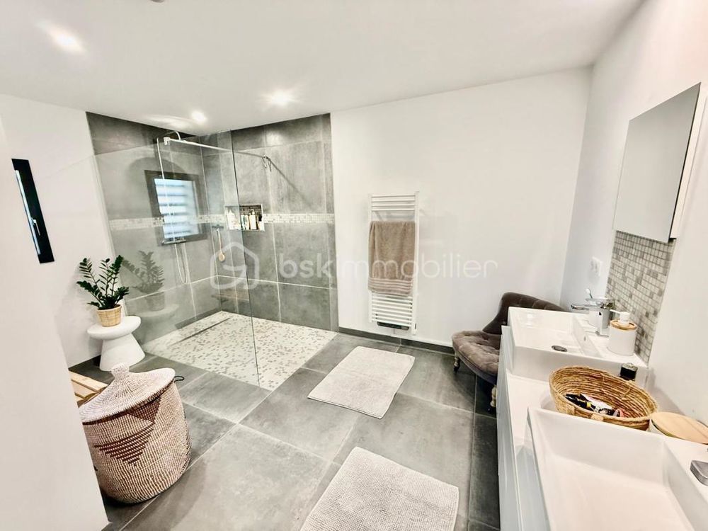 � vendre  Propri�t�/ch�teau Lons (64140)