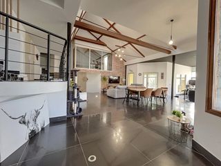  Maison � vendre 9 pi�ces 300 m�