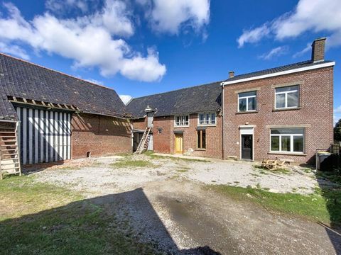   FERME A RENOVER B�TIE SUR 5685 M� Ferme - 7 pi�ce(s) - 140 m�