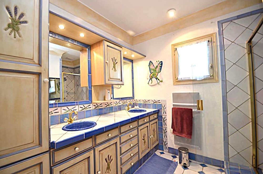 � vendre  Maison Figani�res (83830)