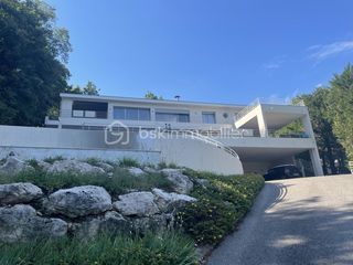  Maison � vendre 10 pi�ces 335 m�