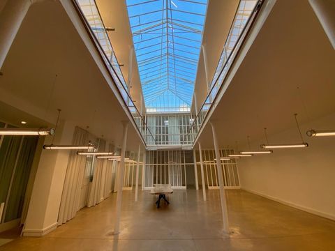 A proximit&eacute; de la Place de la R&eacute;publique, &agrave; louer une surface de bureaux de 548 m&sup2; 27355 75011 Paris