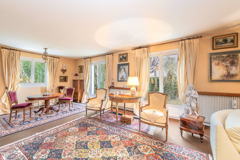   EXCLUSIVIT� - Maison familiale en excellent �tat de 144m� + garage - id�alement situ�e en c�ur de ville Maison - 6 pi�ce(s) - 144 m�