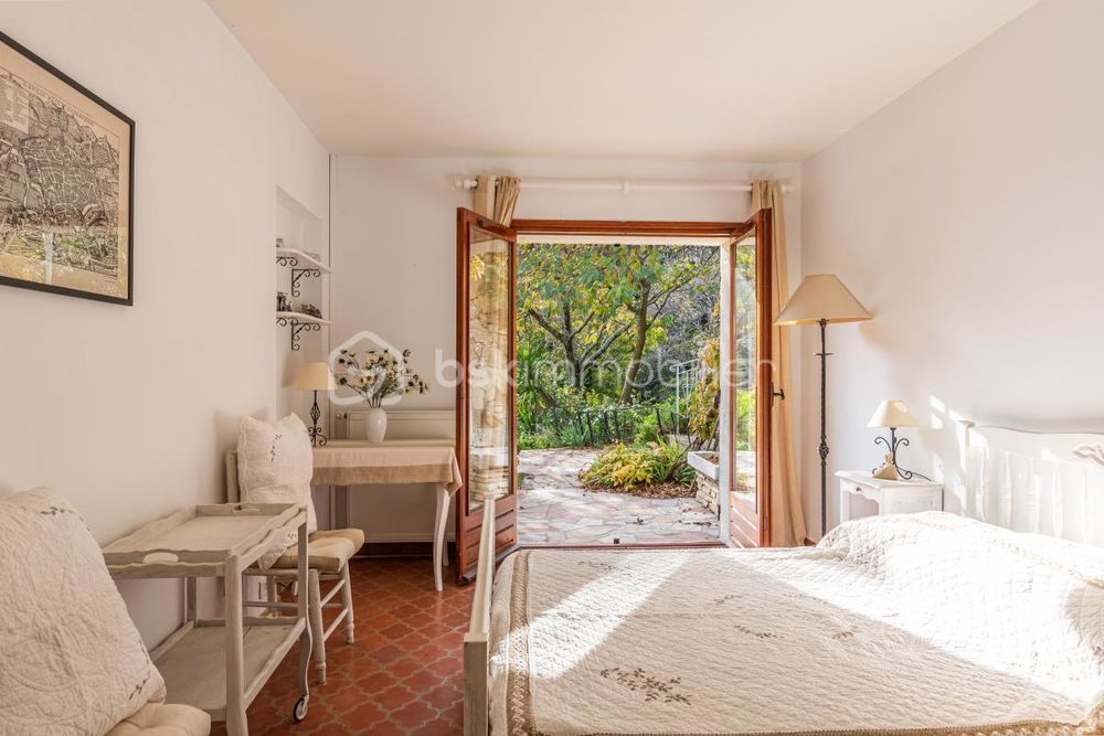 � vendre  Propri�t�/ch�teau M�ounes-l�s-Montrieux (83136)