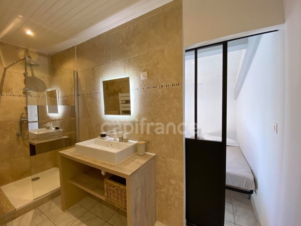 � vendre  Propri�t�/ch�teau Uz�s (30700)