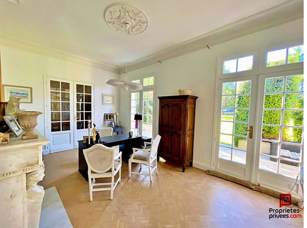 � vendre  Propri�t�/ch�teau Yvrac (33370)