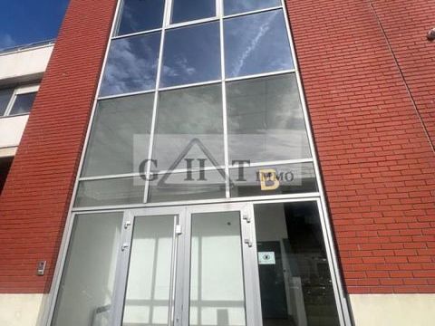 A LOUER 550 M&sup2; ENTREPOT BUREAUX A SAINT-OUEN SUR SEINE 9215 93400 Saint ouen sur seine