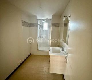  Immeuble � vendre 10 pi�ces 245 m�