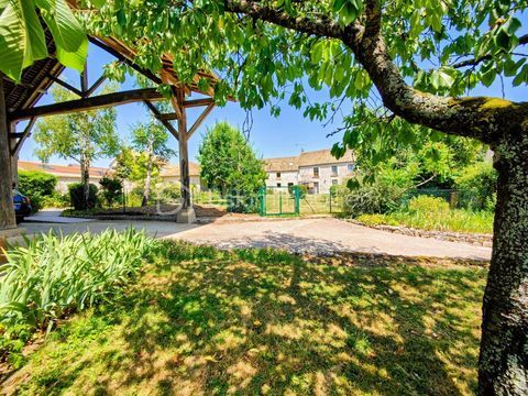   Corps de ferme r�nov� et familiale tout en beaut� sans vis-�-vis Maison - 15 + pi�ce(s) - 296 m�