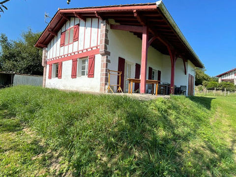   ? � vendre � Maison d'environ 160 m� avec vue d�gag�e � Ainhoa Maison - 6 pi�ce(s) - 160 m�