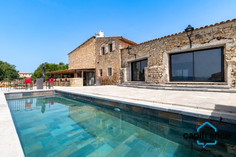 � vendre  Propri�t�/ch�teau R�gusse (83630)