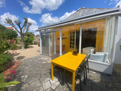   TRIAIZE 85580 A 15 MINUTES DES PLAGES ADORABLE MAISON PLAIN PIED AVEC GITE ET GARAGE SUR 550M� A BATIR Maison - 4 pi�ce(s) - 80 m�