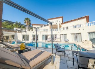  Propri�t�/ch�teau � vendre 15 + pi�ces 547 m�