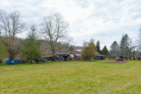   Maison Maison - 5 pi�ce(s) - 220 m�