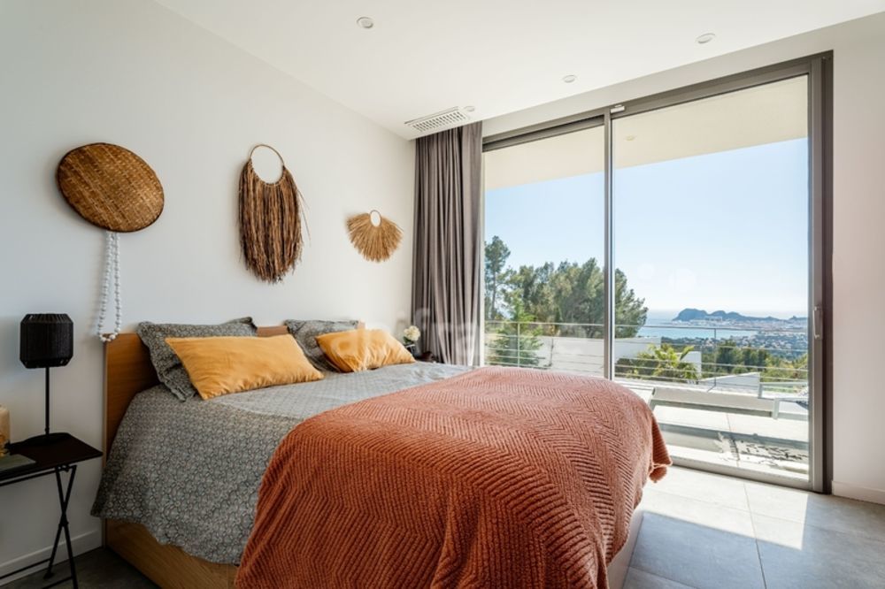 � vendre  Propri�t�/ch�teau Ceyreste (13600)