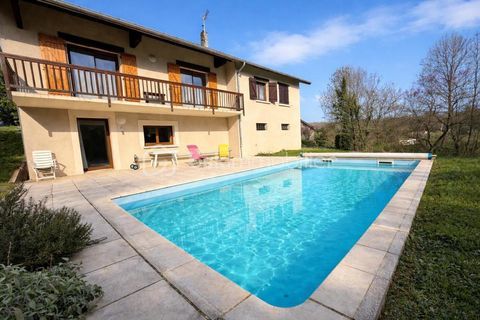  Maison familiale 183 m� avec piscine, grand terrain et vue nature � Rovon � proximit� imm�diate de Vinay Maison - 6 pi�ce(s) - 183 m�
