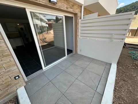   T2 avec terrasse et parking � SOLLIES PONT Appartement - 2 pi�ce(s) - 39 m�