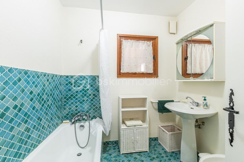 � vendre  Propri�t�/ch�teau M�ounes-l�s-Montrieux (83136)