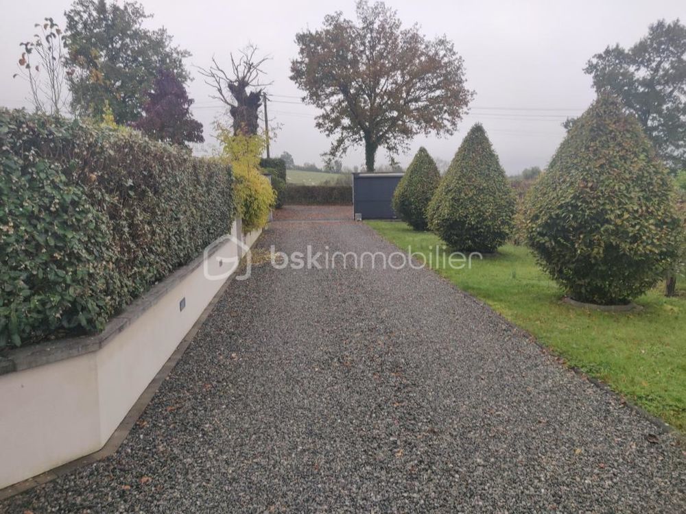 � vendre  Propri�t�/ch�teau Livarot (14140)