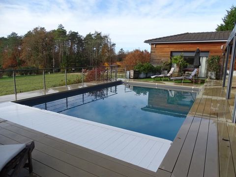   Maison contemporaine 242m2 avec piscine Maison - 8 pi�ce(s) - 242 m�