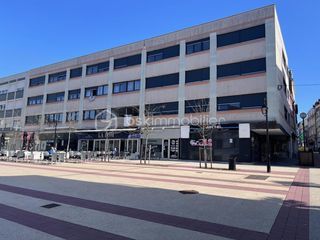  Immeuble � vendre 15 + pi�ces 1700 m�