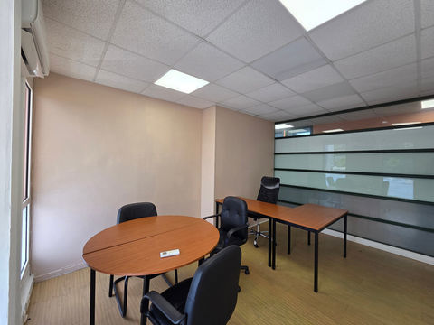 Bureau/local de 14 m&sup2;, lumineux � Id&eacute;alement situ&eacute; &agrave; Jarry 480 97122 Baie mahault