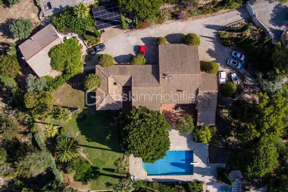 � vendre  Propri�t�/ch�teau La Cadi�re-d'Azur (83740)