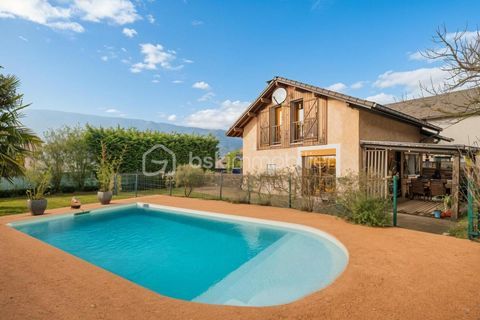   Maison familiale avec piscine & garage � Voglans � 135 m� au sol � 4 chambres Maison - 5 pi�ce(s) - 113 m�