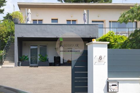   Maison Maison - 8 pi�ce(s) - 211 m�