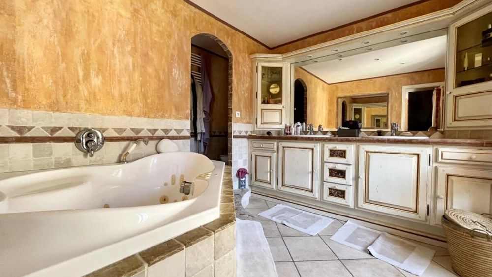 � vendre  Propri�t�/ch�teau Avignon (84000)