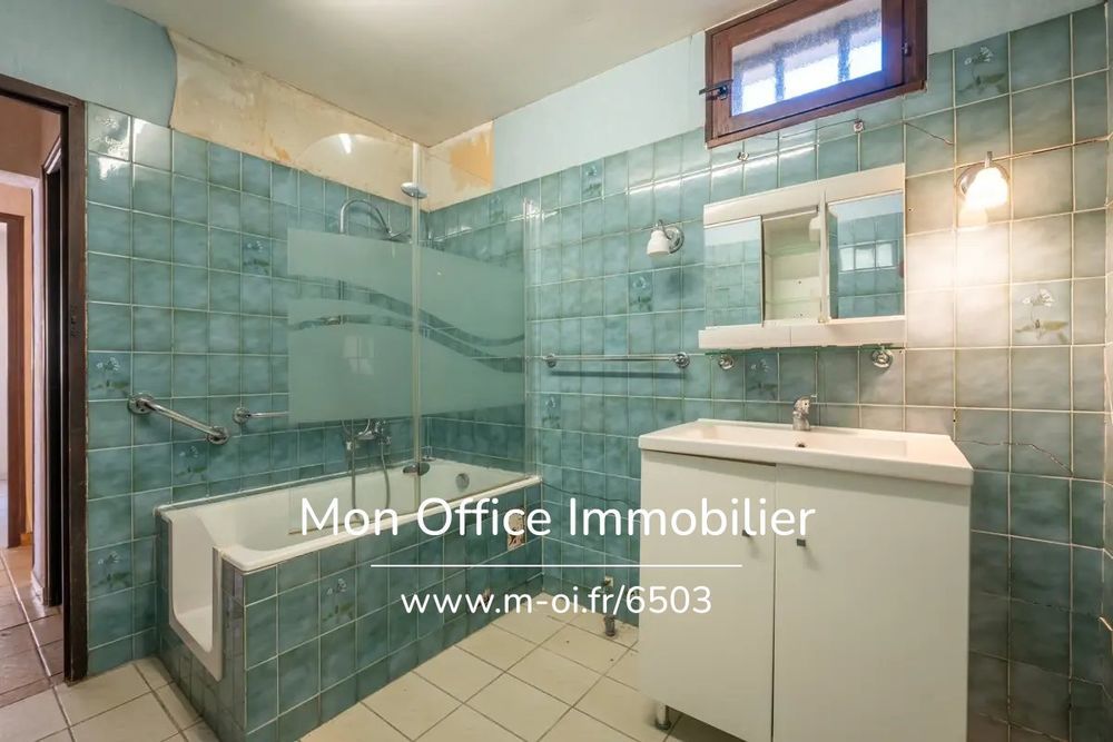 � vendre  Propri�t�/ch�teau �guilles (13510)