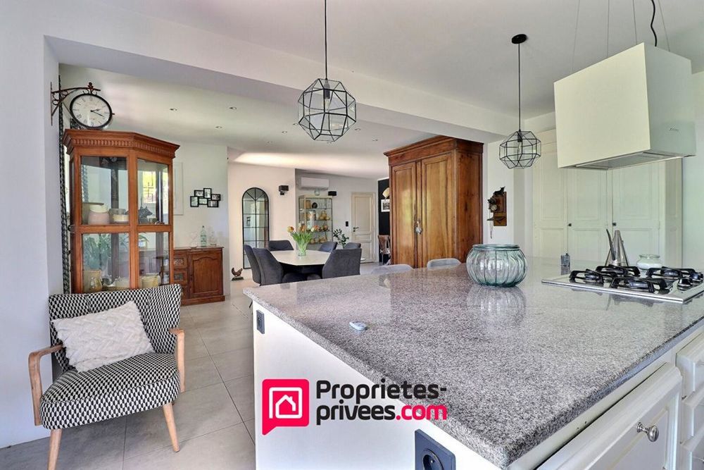 � vendre  Villa Uz�s (30700)