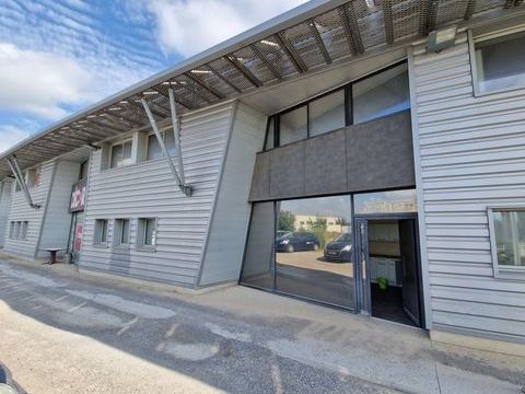 &Agrave; LOUER � Local avec vitrine 250 m&sup2; � Montpellier Garosud � Visibilit&eacute; A9 3007 34070 Montpellier