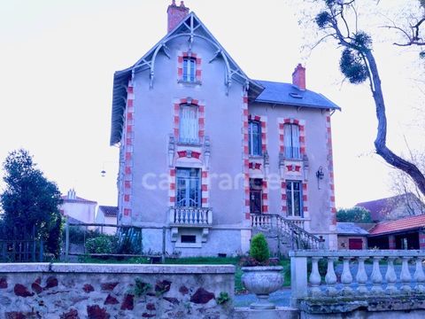   Grande maison familiale de caract�re, piscine chauff�e, for�t et calme � Secteur Mervent-Vouvant Propri�t�/ch�teau - 15 + pi�ce(s) - 237 m�