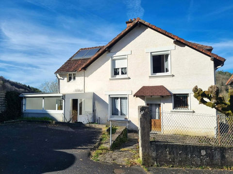   LAGUENNE- maison avec potentiel de 3 logements Maison - 8 pi�ce(s) - 180 m�