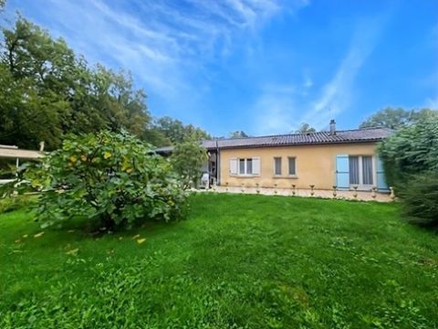   Belle maison familiale avec g�te  � Aigre � 215 000 � Maison - 7 pi�ce(s) - 180 m�