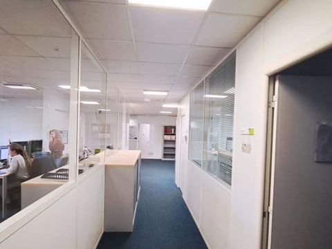 LAB&Egrave;GE -  BUREAUX & STOCKAGE (296 m&sup2;) 2166 31670 Labege