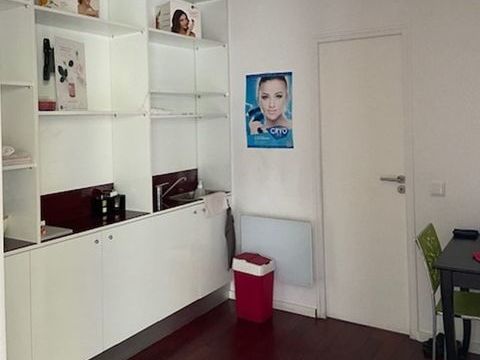 A proximit&eacute; des transports, A VENDRE , 37 m&sup2; de bureaux enti&egrave;rement r&eacute;nov&eacute;s 295000 92130 Issy les moulineaux