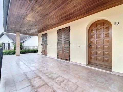   Et si vous donniez une nouvelle vie � cette belle maison familiale de Tavaux ? Maison - 7 pi�ce(s) - 234 m�